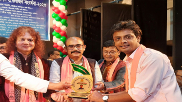 ‘স্বাধীন বাংলা সাহিত্য পরিষদ গুণীজন সম্মাননা’ পেলেন কবি আকিব