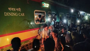 কালুরঘাট সেতুতে প্রাইভেটকার ও অটোরিকশায় ট্রেনের ধাক্কা, নিহত ৩