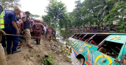 লক্ষ্মীপুরে যাত্রীবাহী বাস পড়ল খালে : নিহত ৫