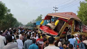 কুমিল্লায় ট্রেন-বাস সংঘর্ষে নিহত ১২ : দুই গেটম্যান বরখাস্ত, ৩টি তদন্ত কমিটি গঠন