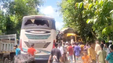চাঁদপুরে বাস-ট্রাক সংঘর্ষে নিহত ৪, আহত ১৫