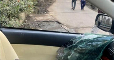 চট্টগ্রামে কাস্টমস কর্মকর্তাদের গাড়ি থামিয়ে হামলা : ‘গুলি করার’ হুমকি