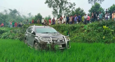 বগুড়ায় নিয়ন্ত্রণ হারিয়ে দুর্ঘটনার কবলে গাড়ি, আহত জনপ্রশাসন প্রতিমন্ত্রী ও পথচারী