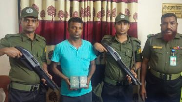 সাইবেরিয়ান ভিসা লাগানো ২০টি বাংলাদেশি পাসপোর্টসহ ভারতীয় ট্রাকচালক আটক