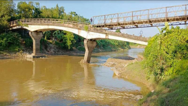 ধলাই নদীর সেতুতে ধ্বস : চরম দুর্ভোগে যাত্রীরা