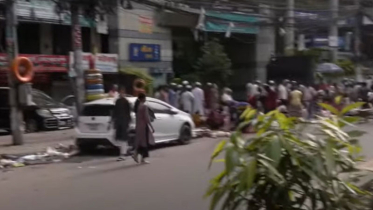 ইস্কাটনে লোকজনের ওপর উঠে গেল সিএনজি অটোরিকশা