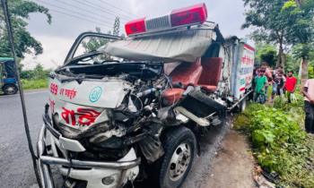 মরদেহ নিয়ে বাড়ি ফেরার পথে বাস-অ্যাম্বুলেন্স সংঘর্ষে নিহত ২