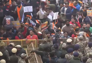 দিল্লিতে বাংলাদেশ হাইকমিশনের সামনে বিক্ষোভ : প্রধান উপদেষ্টার কুশপুত্তলিকা দাহ