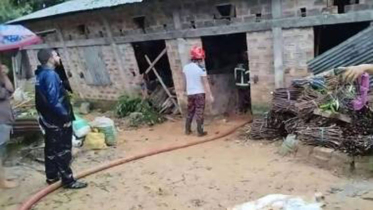 টিলা ধসে মাটিচাপায় একই পরিবারের ৪ সদস্য নিহত
