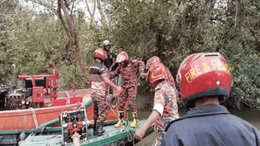 সুন্দরবনের আধা কিলোমিটারজুড়ে আগুন : কাজ করছে ফায়ার সার্ভিসের ৬ ইউনিট