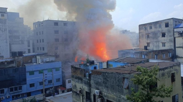 মিরপুরে গার্মেন্টস ও গোডাউনে আগুন: ৯ মরদেহ উদ্ধার