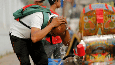 সারাদেশে ভ্যাপসা গরমে নাভিশ্বাস : ৩ দিনের সতর্কতা