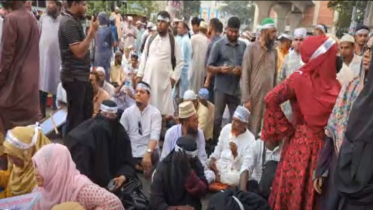 আজও প্রেসক্লাবের সামনে ইবতেদায়ি শিক্ষকরা : রোববার লংমার্চ আজও প্রেসক্লাবের সামনে ইবতেদায়ি শিক্ষকরা : রোববার লংমার্চ