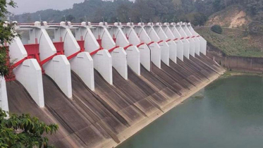 বিপৎসীমায় কাপ্তাই হ্রদের পানি :১৬ জলকপাট খুলছে বিকেলে