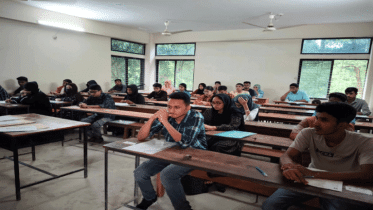বৃষ্টিতে ভোগান্তির মধ্য দিয়ে কুবির ভর্তি পরীক্ষা শুরু 