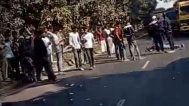 কুষ্টিয়ায় কাভার্ডভ্যান চাপায় ২ পুলিশ কর্মকর্তা নিহত