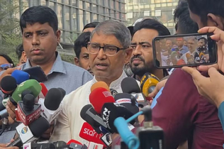 খালেদা জিয়া ‘খুব ক্রিটিক্যাল কন্ডিশনে’ চলে গেছেন: ব্রিফিংয়ে আজম খান