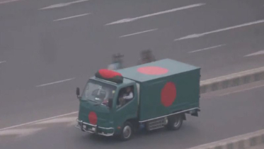 লাল-সবুজের পতাকা মোড়ানো অ্যাম্বুলেন্সে খালেদা জিয়ার মরদেহ : নেয়া হচ্ছে গুলশানে