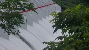 কাপ্তাই হ্রদের পানি বিপৎসীমার ওপরে : খুলে দেয়া হলো ১৬টি জলকপাট