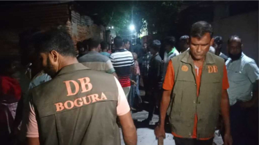 মব তৈরি করে দুই পুলিশ সদস্যকে মাদক ব্যবসায়ীদের হেনস্তা