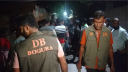 মব তৈরি করে দুই পুলিশ সদস্যকে মাদক ব্যবসায়ীদের হেনস্তা