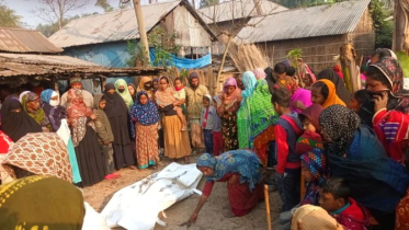 গুরুদাসপুরে কৃষকের বাড়িতে আগুন, প্রাণ গেল মা ও ছোট্ট শিশুর