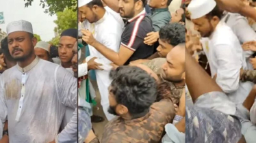 নাসীরুদ্দীন পাটওয়ারীর ওপর হামলা : ডিম নিক্ষেপ