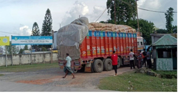 সাড়ে ৫ মাস পর হিলি দিয়ে ভারত থেকে পেঁয়াজ আমদানি