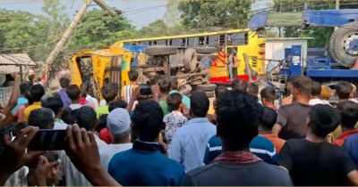 পাবনায় ট্রাক চাপায় স্কুল শিক্ষার্থীসহ নিহত ৩ পাবনায় ট্রাক চাপায় স্কুল শিক্ষার্থীসহ নিহত ৩