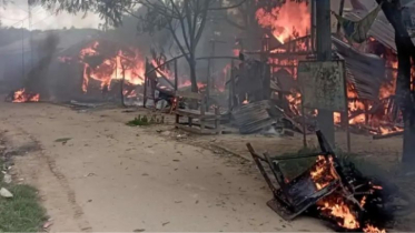 খাগড়াছড়িতে অবরোধের মধ্যে গুইমারায় বাজারে আগুন