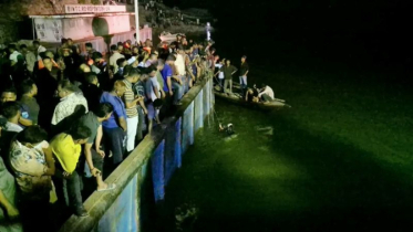 দৌলতদিয়ায় বাস উল্টে নদীতে : ৪ জনের মরদেহ উদ্ধার, নিখোঁজ ৪৫