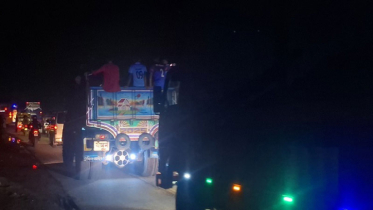 ঢাকা-টাঙ্গাইল সড়কে থেমে থেমে চলছে যানবাহন