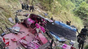 শ্রীলঙ্কায় তার টানা রেলগাড়ি বিধ্বস্ত হয়ে ৭ সন্ন্যাসী নিহত