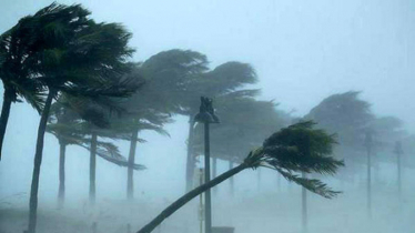 দুপুরের মধ্যে তীব্র ঝড়ের শঙ্কা