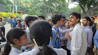 শিক্ষামন্ত্রীর পদত্যাগের দাবি বাদ, ৬ দফা নিয়ে সচিবালয়ে শিক্ষার্থী