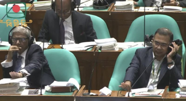 রাষ্ট্রপতির ভাষণে হাসিমুখে টেবিল চাপড়ে প্রধানমন্ত্রীর অভিনন্দন