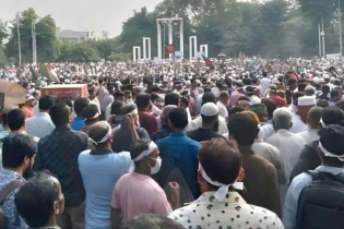 নবম দিনের মতো কেন্দ্রীয় শহীদ মিনারে এমপিওভুক্ত শিক্ষক-কর্মচারীরা
