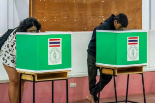 থাইল্যান্ডে নির্বাচন আজ : হচ্ছে গণভোটও