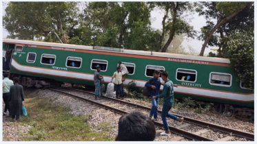 কুমিল্লায় বিজয় এক্সপ্রেস ট্রেনের ৮ বগি লাইনচ্যুত