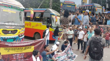 নতুনবাজার অবরোধ করল ইউআইইউ’র শিক্ষার্থীরা