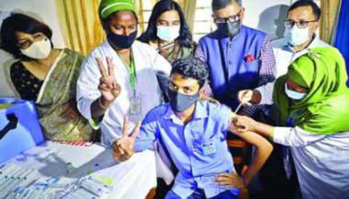 শিক্ষার্থীদের টিকা নিতে শর্ত শিথিল শিক্ষার্থীদের টিকা নিতে শর্ত শিথিল