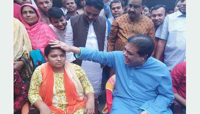এমপি সবুজের মহানুভবতা: নতুন জীবনে শিকলে বাঁধা সেই মৌসুমী এমপি সবুজের মহানুভবতা: নতুন জীবনে শিকলে বাঁধা সেই মৌসুমী