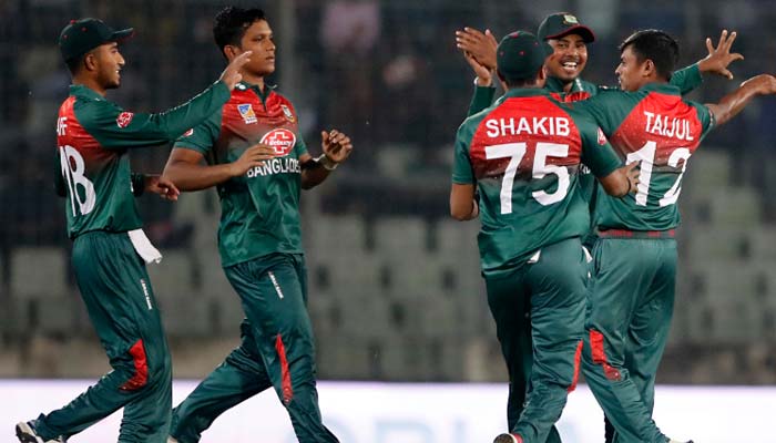 ২ উইকেট নিল বাংলাদেশ ২ উইকেট নিল বাংলাদেশ