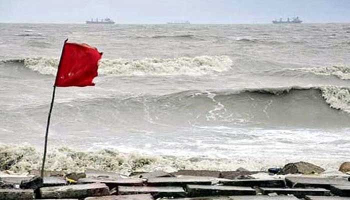 সমুদ্রবন্দরে তিন নম্বর স্থানীয় সতর্কতা সংকেত