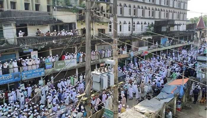 হাটহাজারী অভিমুখে লাখো মানুষ, নিরাপত্তায় বিজিবিসহ অতিরিক্ত পুলিশ হাটহাজারী অভিমুখে লাখো মানুষ, নিরাপত্তায় বিজিবিসহ অতিরিক্ত পুলিশ