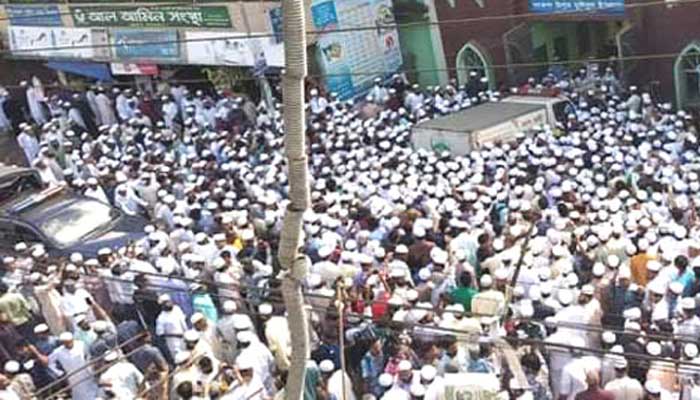 আহমদ শফীর জানাজা সম্পন্ন আহমদ শফীর জানাজা সম্পন্ন