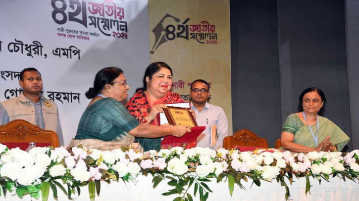 নির্যাতিত নারীদের পাশে নারী সাংবাদিকদের চান স্পিকার নির্যাতিত নারীদের পাশে নারী সাংবাদিকদের চান স্পিকার