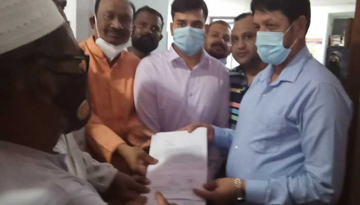 মেয়র জাহাঙ্গীরের বিরুদ্ধে প্রতিবাদ সভায় হামলা: স্মারকলিপি প্রদান