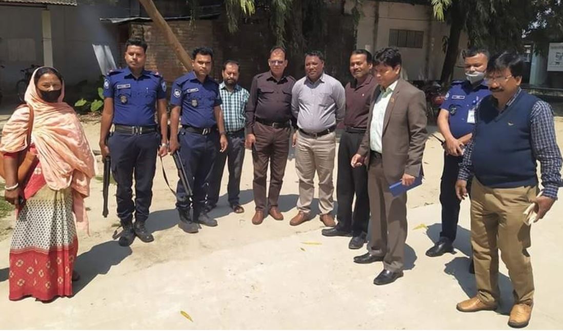 ঠাকুরগাঁয়ে হোম কোয়ারেন্টাইনে না থাকায় নারীর জরিমানা