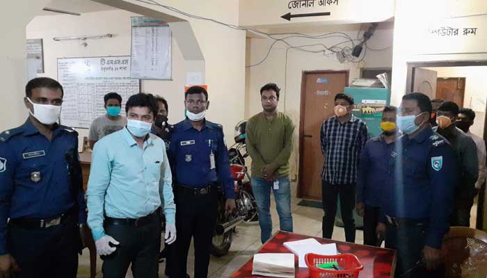 ঠেঙ্গামারা এনজিওর কিস্তি আদায়, ম্যানেজারসহ আটক ১৫ ঠেঙ্গামারা এনজিওর কিস্তি আদায়, ম্যানেজারসহ আটক ১৫